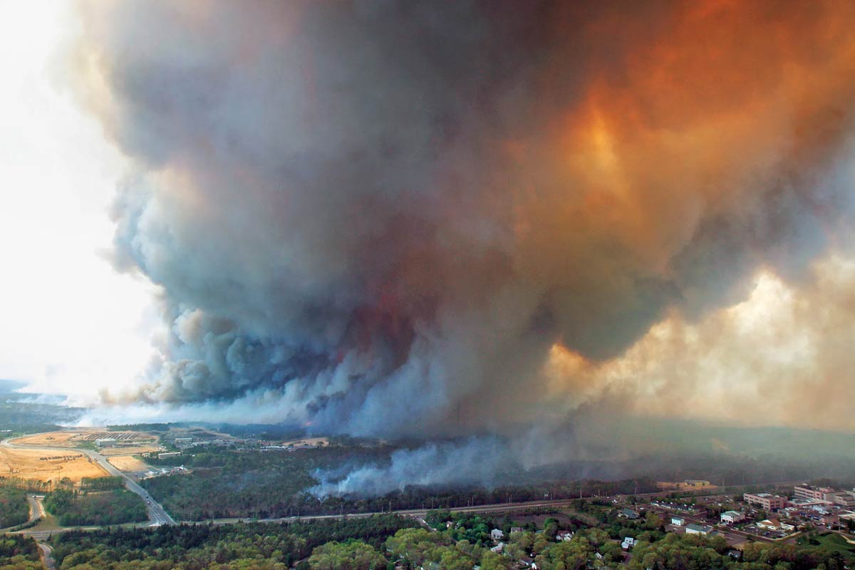 Large, fast-moving fire burns in New Jersey